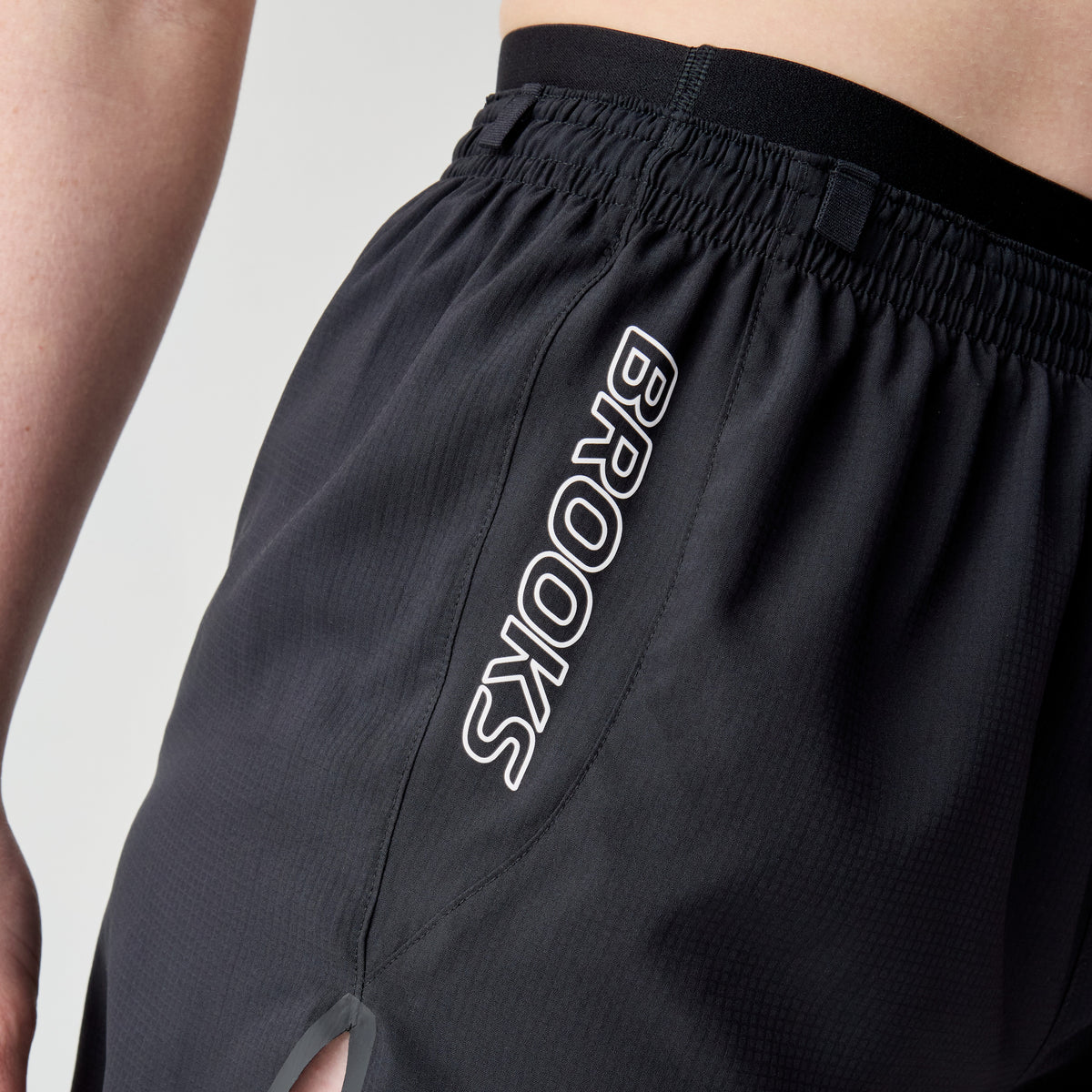 BROOKS CASCADIA PANTALON CORTO WOMEN